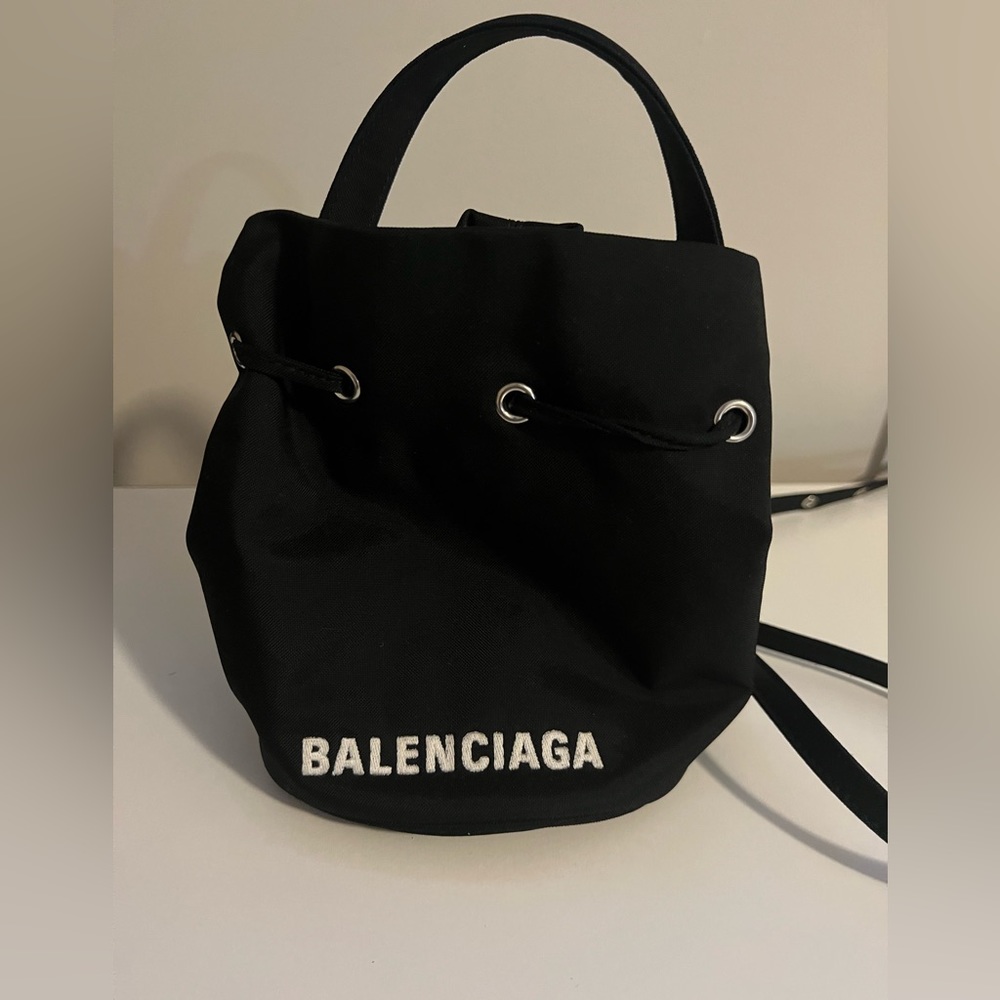 Balenciaga bucket bag ! Like brand new with box and dust bag !